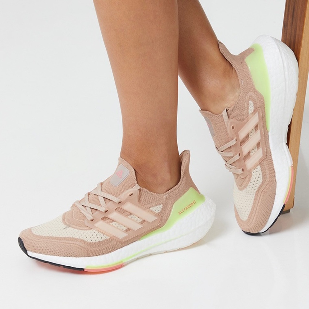 Adidas UltraBoost 21 Running Shoe Womens Size 9.5